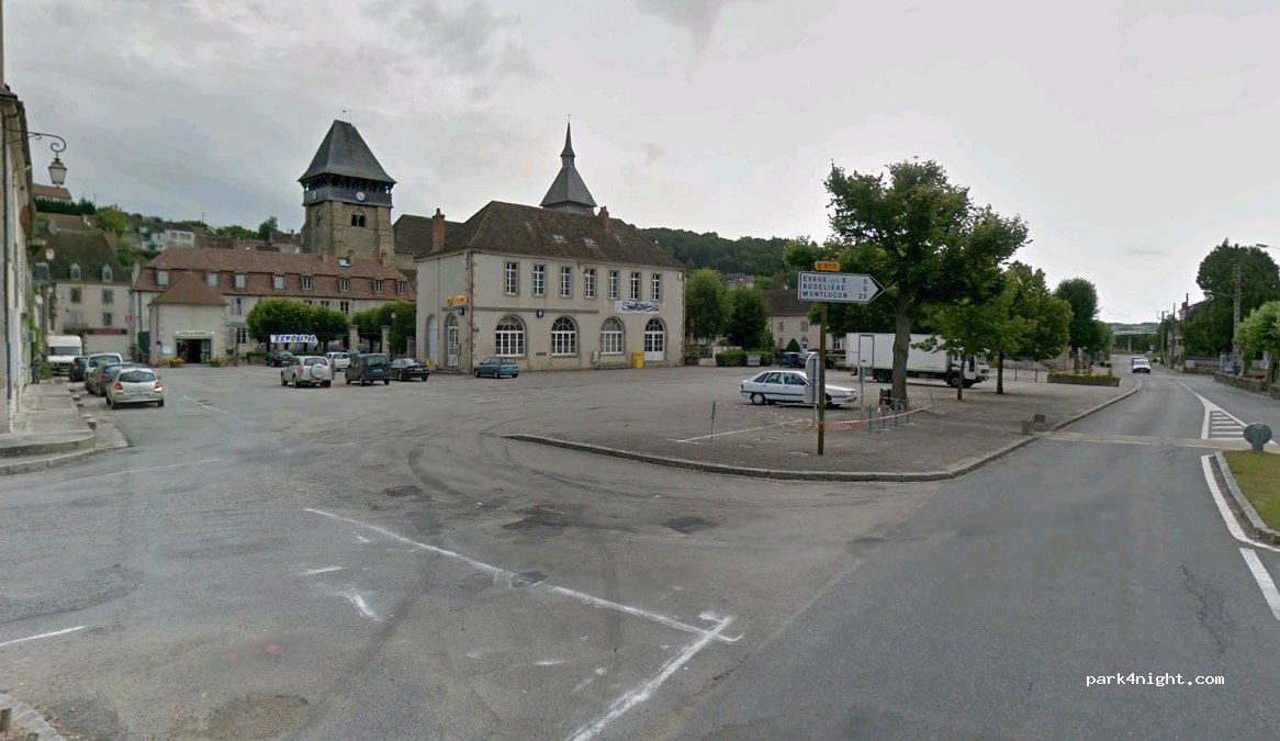 (23170) Chambon-sur-Voueize - 9 Place Delamare — foto