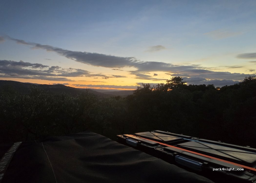 (84400) Rustrel - Unnamed Road — foto 2