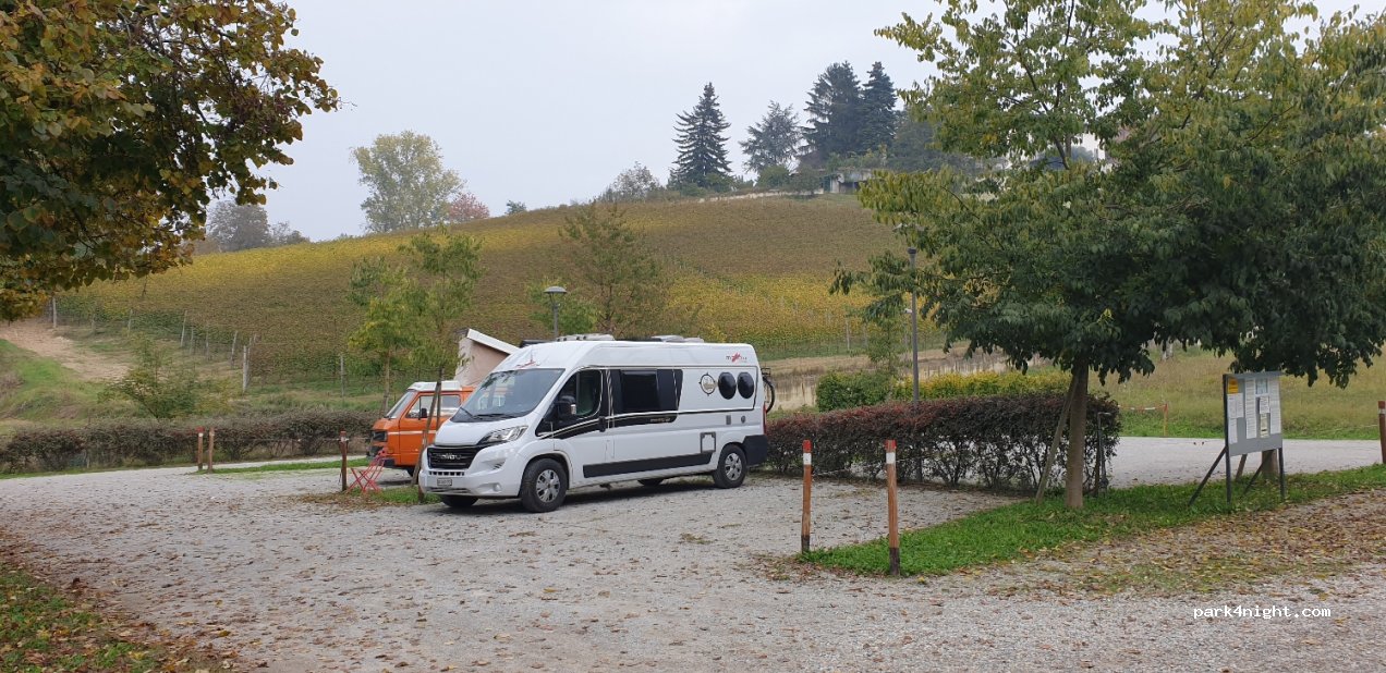 Area Sosta Camper Il Laghetto La Morra — foto 2