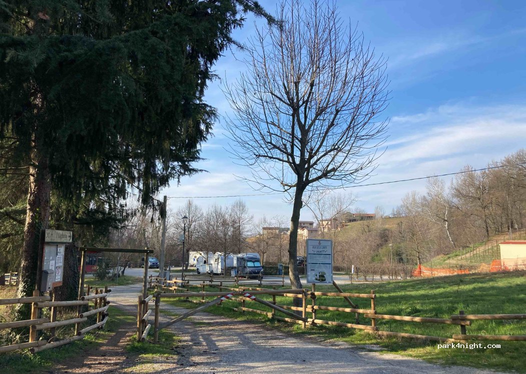 Area Sosta Camper Il Laghetto La Morra — foto 5
