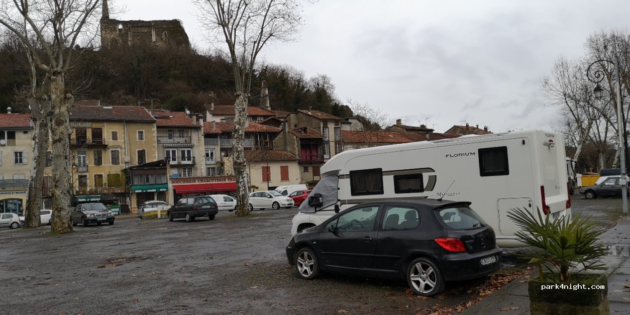 (31260) Salies-du-Salat - 4 Place Jules Ferry — foto