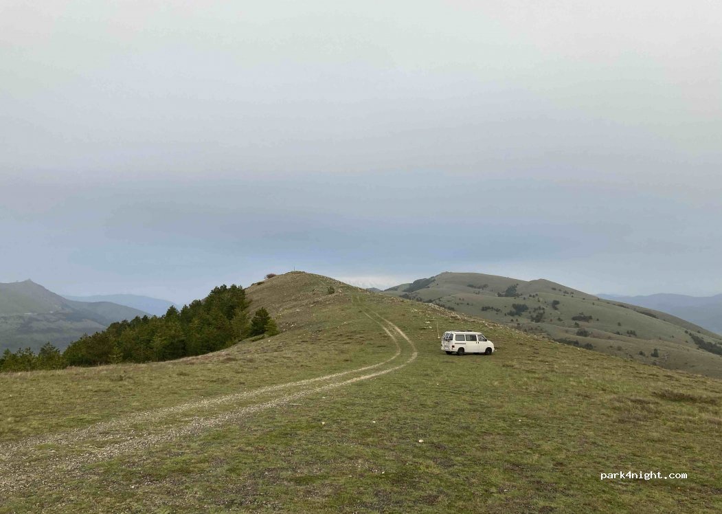 (67021) Barisciano - Unnamed Road — foto