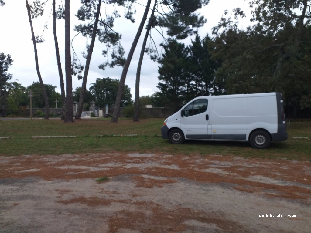 (33510) Andernos-les-Bains - 1 Place Camille Goubet — foto 3