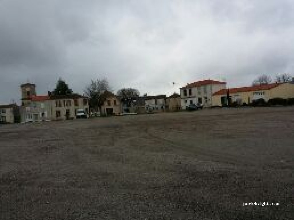 (85370) Le Langon - 13-15 Place Anciens Combattants — foto 2