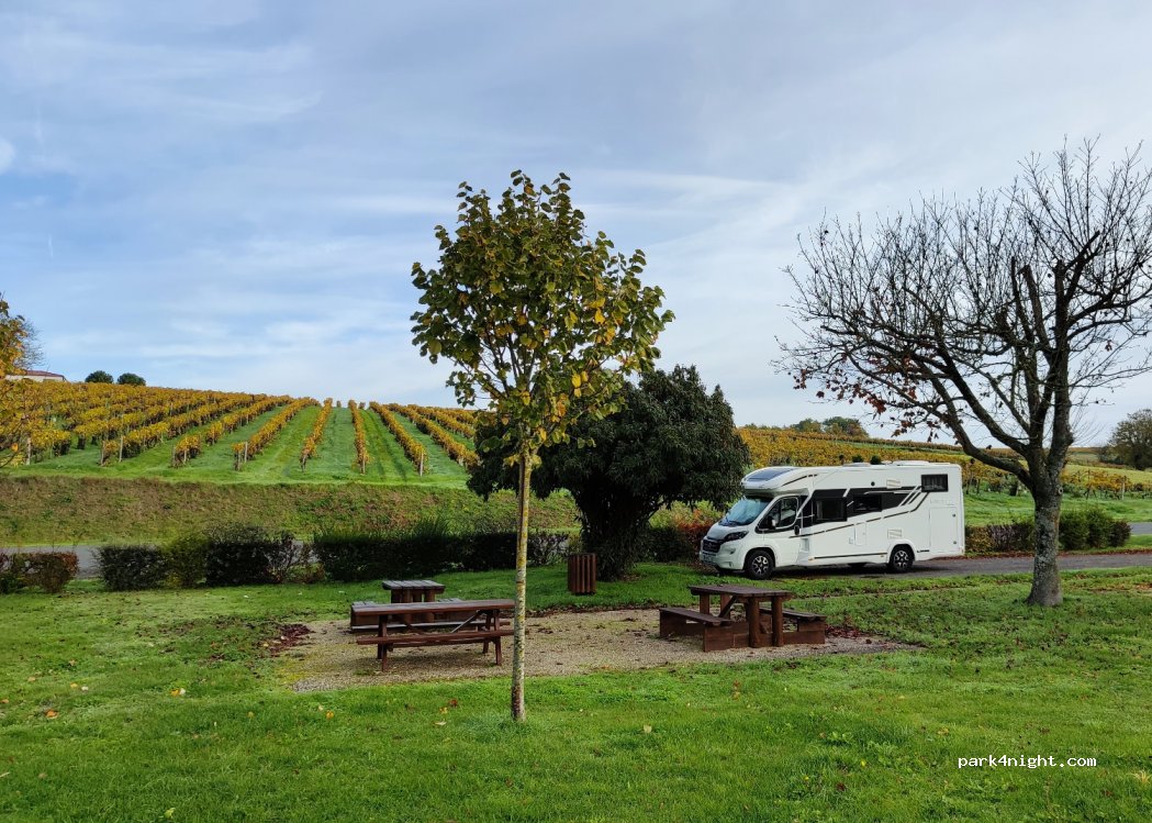 Aire de Repos de Camping-cars Pont à Brac — foto 3