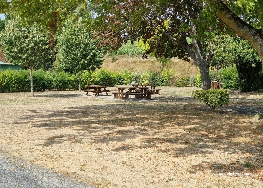 Aire de Repos de Camping-cars Pont à Brac — foto 5