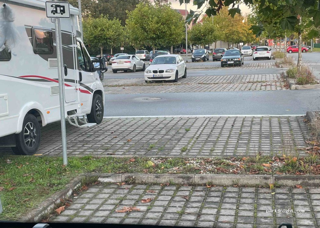 Wohnmobilstellplatz am Bahnhof in Pfarrkirchen — foto 2