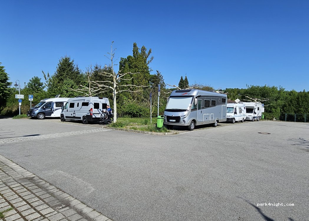 Wohnmobilstellplatz am Bahnhof in Pfarrkirchen — foto 5