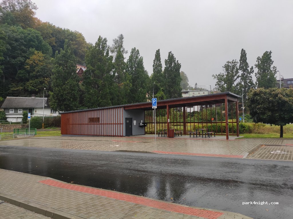 (549 54) Police nad Metují - 200 Nádražní — foto