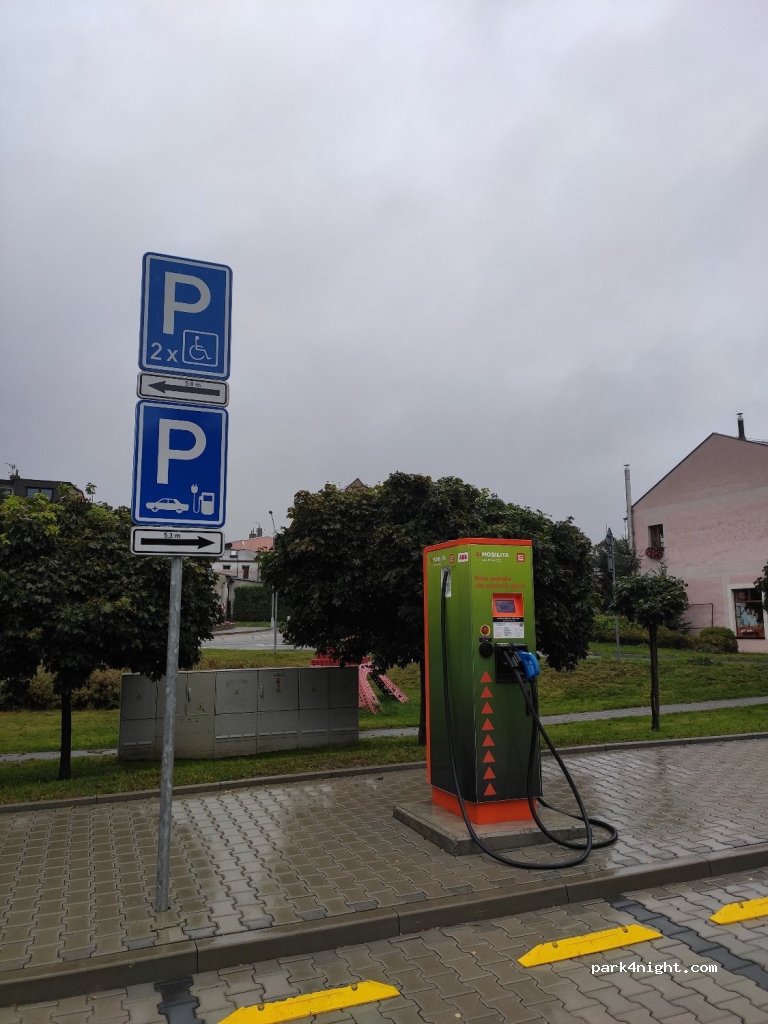 (549 54) Police nad Metují - 200 Nádražní — foto 2