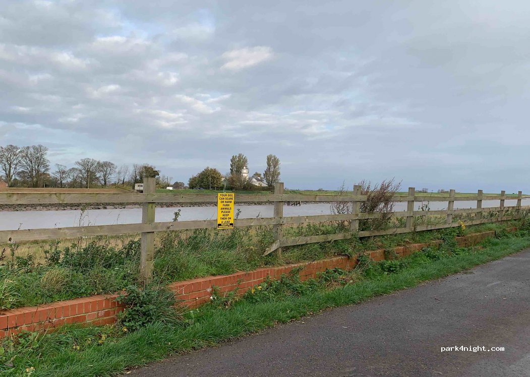(PE12 9QJ)  - East Bank — foto 2
