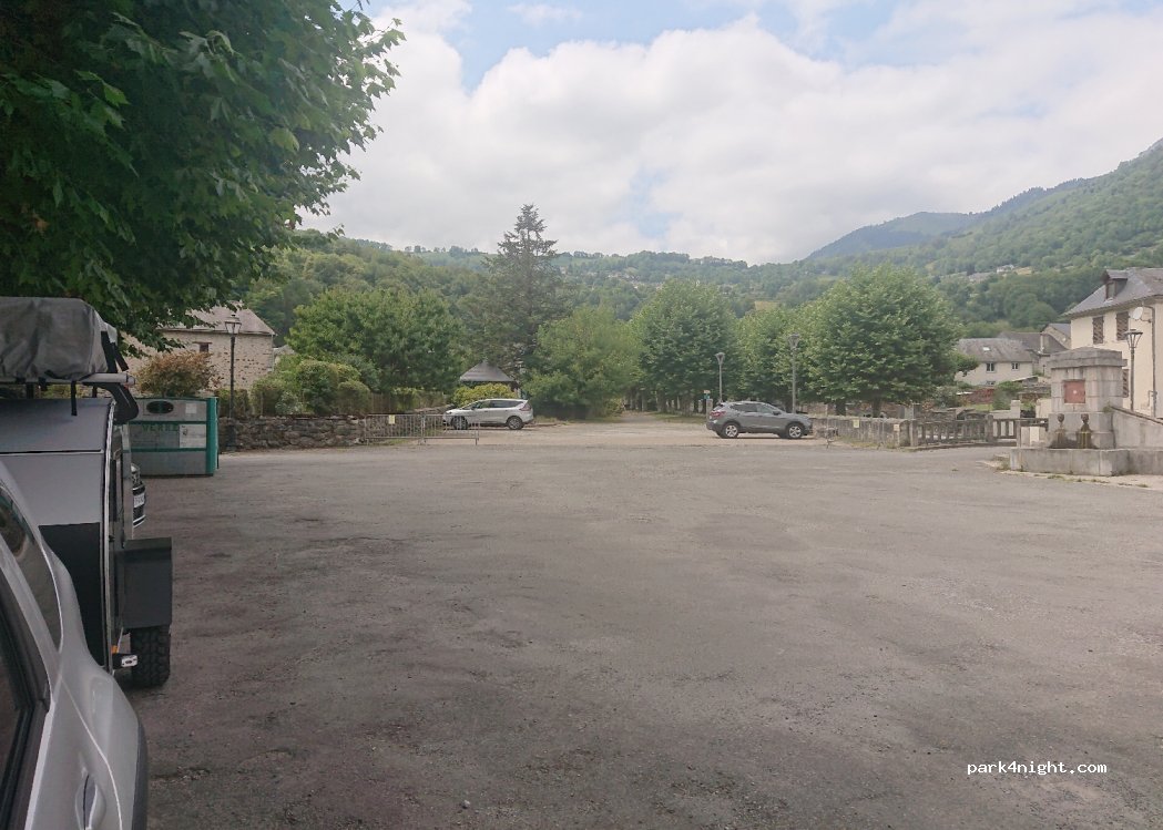 (64260) Bielle - 1 Place du Poundet — foto 4