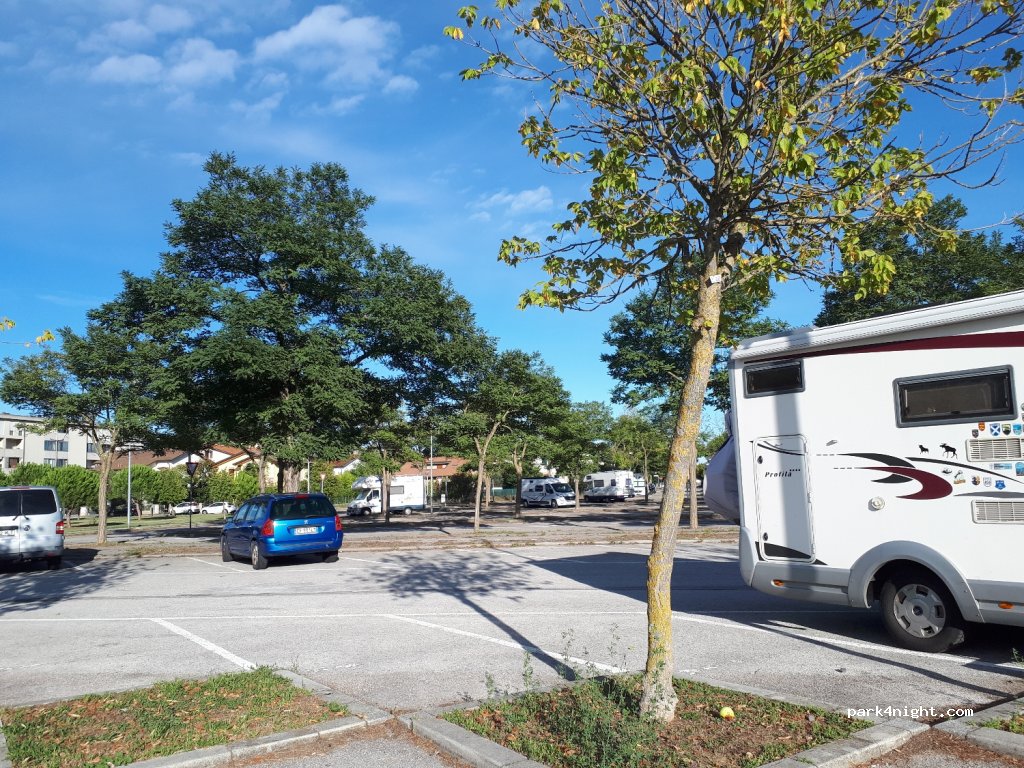 (48124) Ravenna - 45 Via Niccolò Copernico — foto