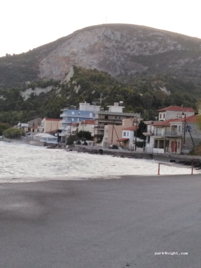 (340 03) Paralia Kimis - Unnamed Road — foto 2
