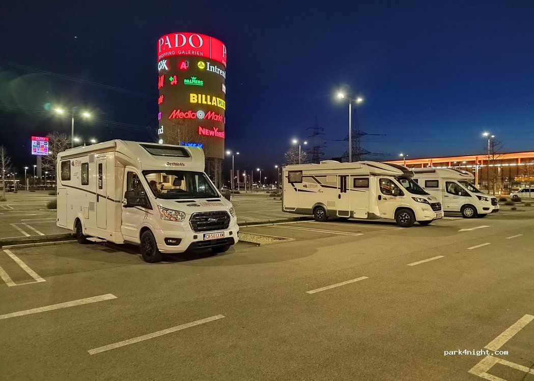 (7111) Parndorf - Unnamed Road — foto