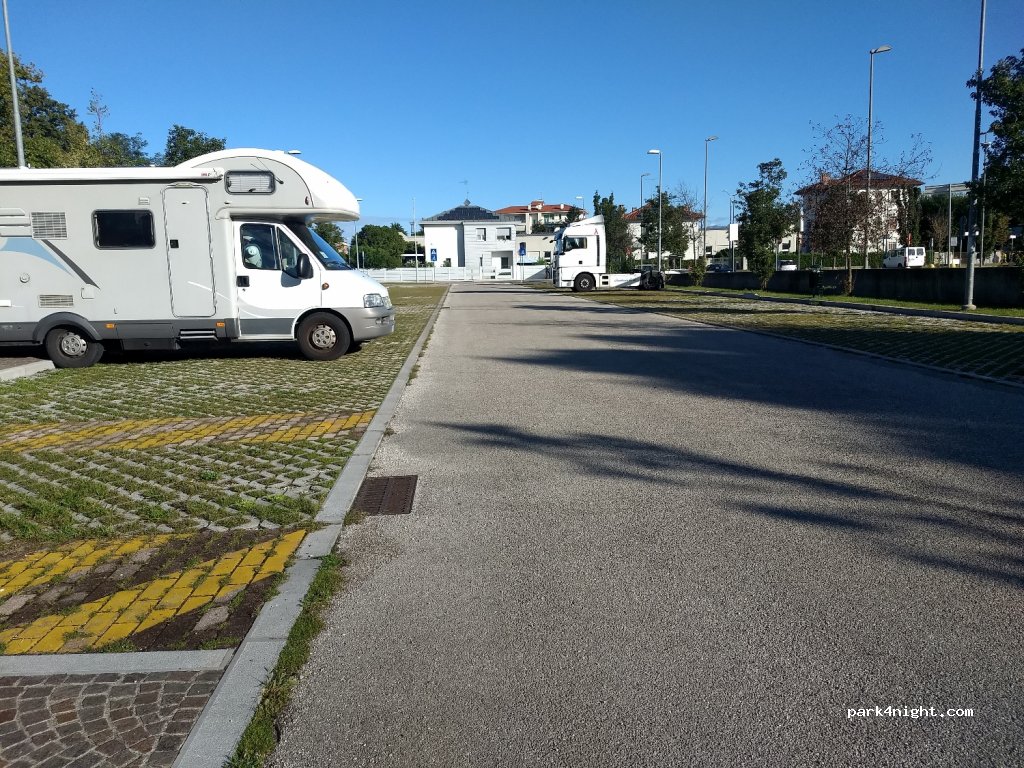(33100) Udine - Via Monsignor Aldo Moretti — foto