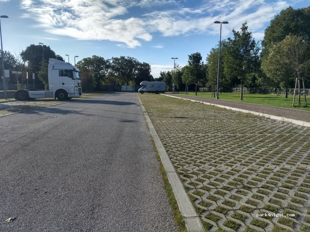 (33100) Udine - Via Monsignor Aldo Moretti — foto 2