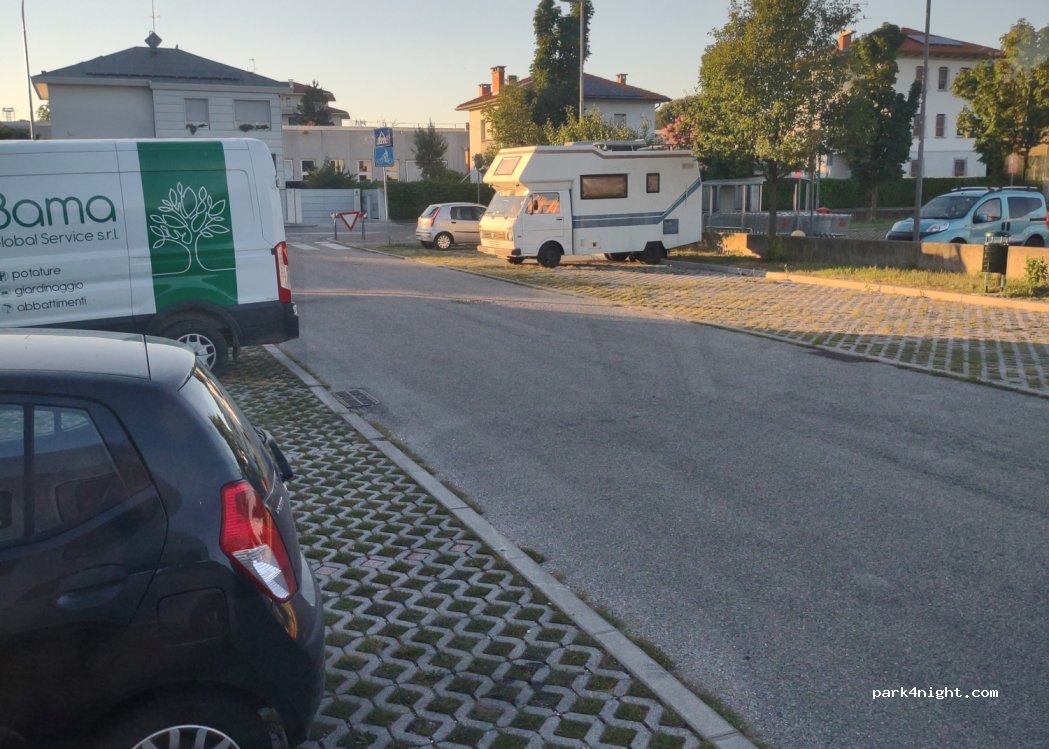(33100) Udine - Via Monsignor Aldo Moretti — foto 3