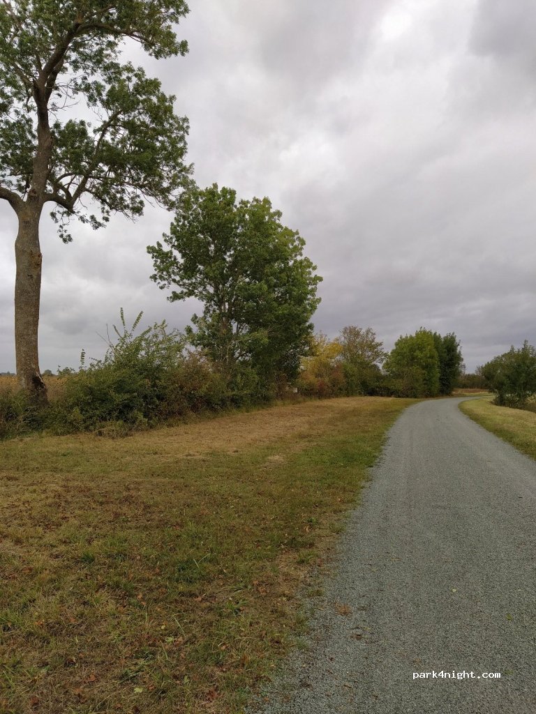 (17380) La Devise - Unnamed Road — foto
