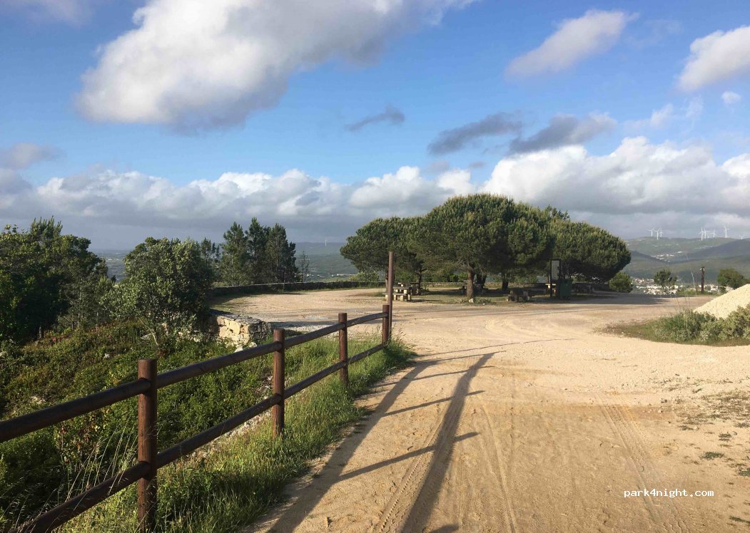 (2480) Porto de Mós - 26 Rua Serra dos Candeiros — foto