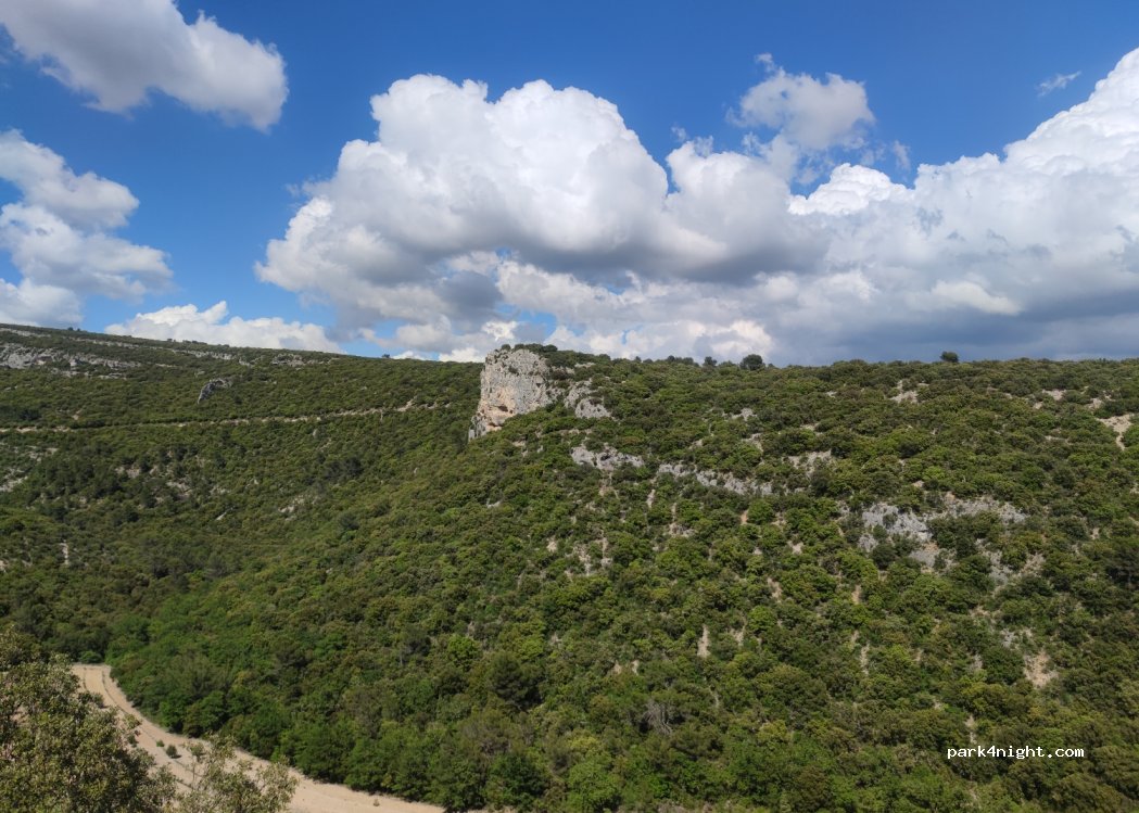 (84490) Saint-Saturnin-lès-Apt - D943 — foto 3
