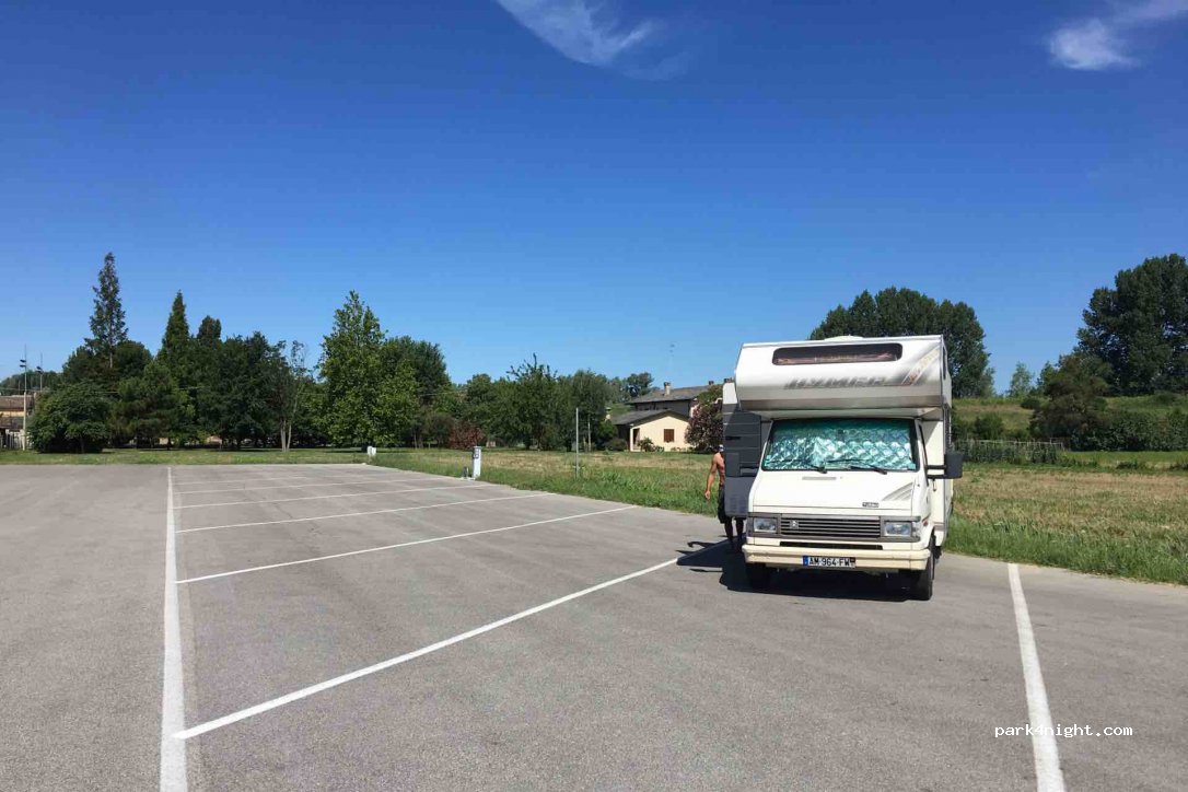 Area Sosta Camper Mesola — foto