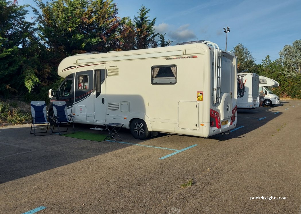 Área de Autocaravanas Sabiñánigo — foto