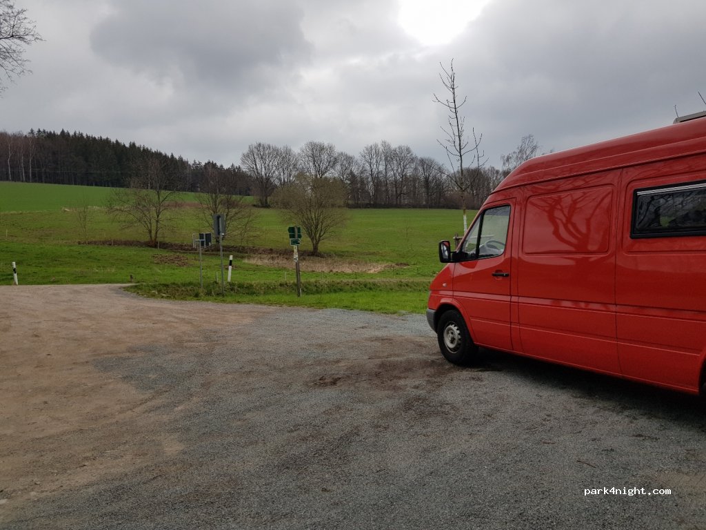 Rastplatz mit Blick auf Schloss Rauenstein — foto