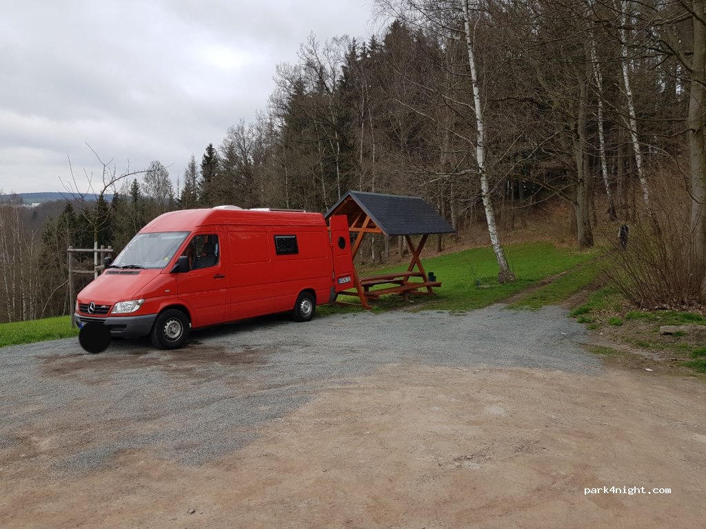 Rastplatz mit Blick auf Schloss Rauenstein — foto 2