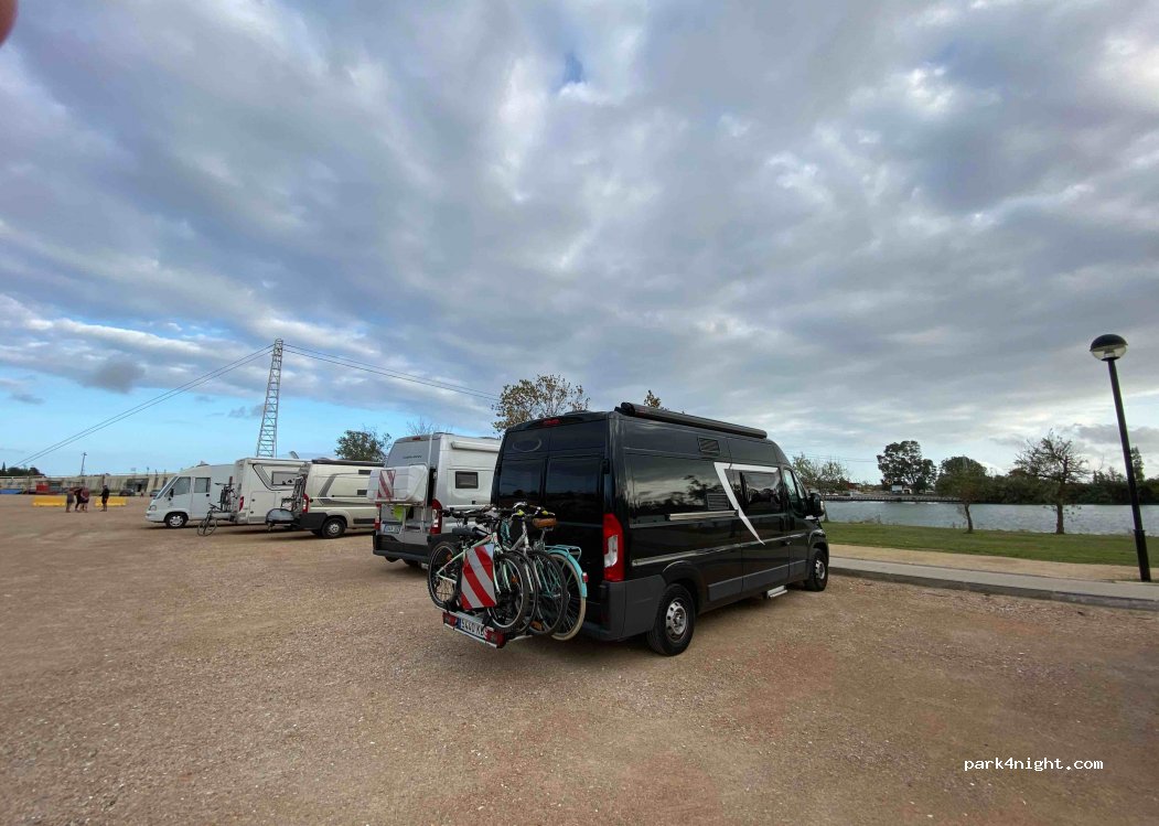 Area de autocaravanes Deltebre — foto