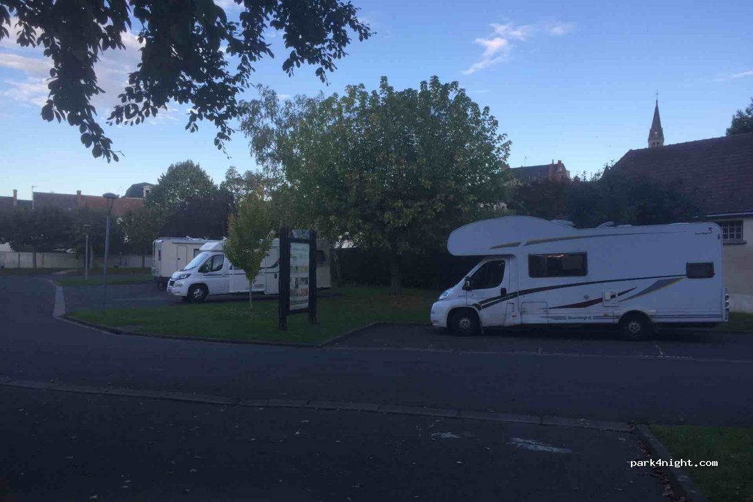 (37800) Sainte-Maure-de-Touraine - Avenue Ronsard — foto 3