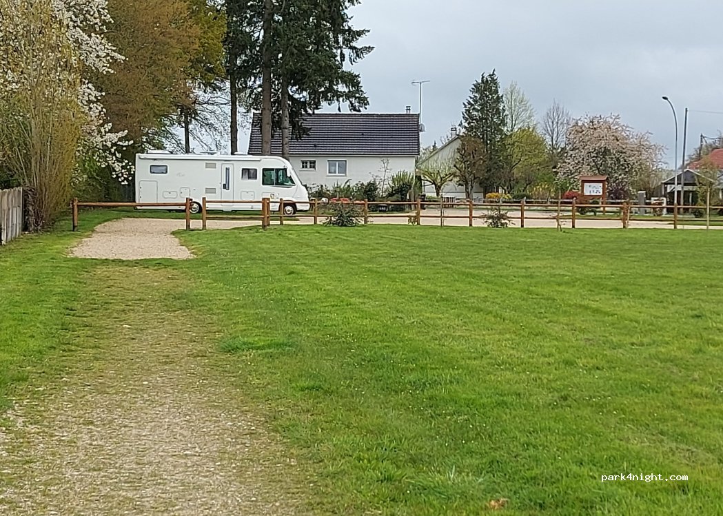 Aire de camping-car Nibelle — foto 3