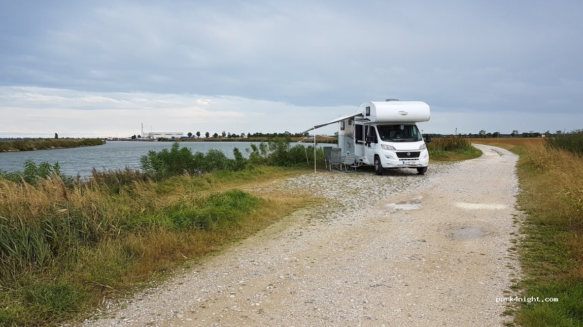 (45014) Cappello - Unnamed Road — foto