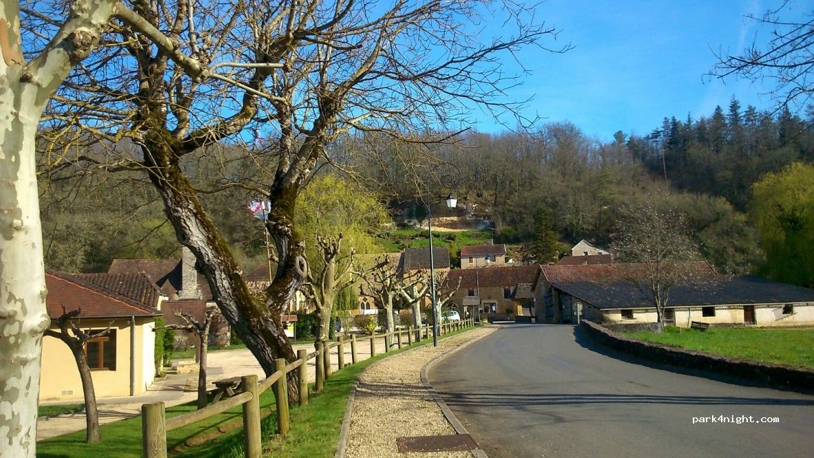 (24290) Valojoulx - Unnamed Road — foto