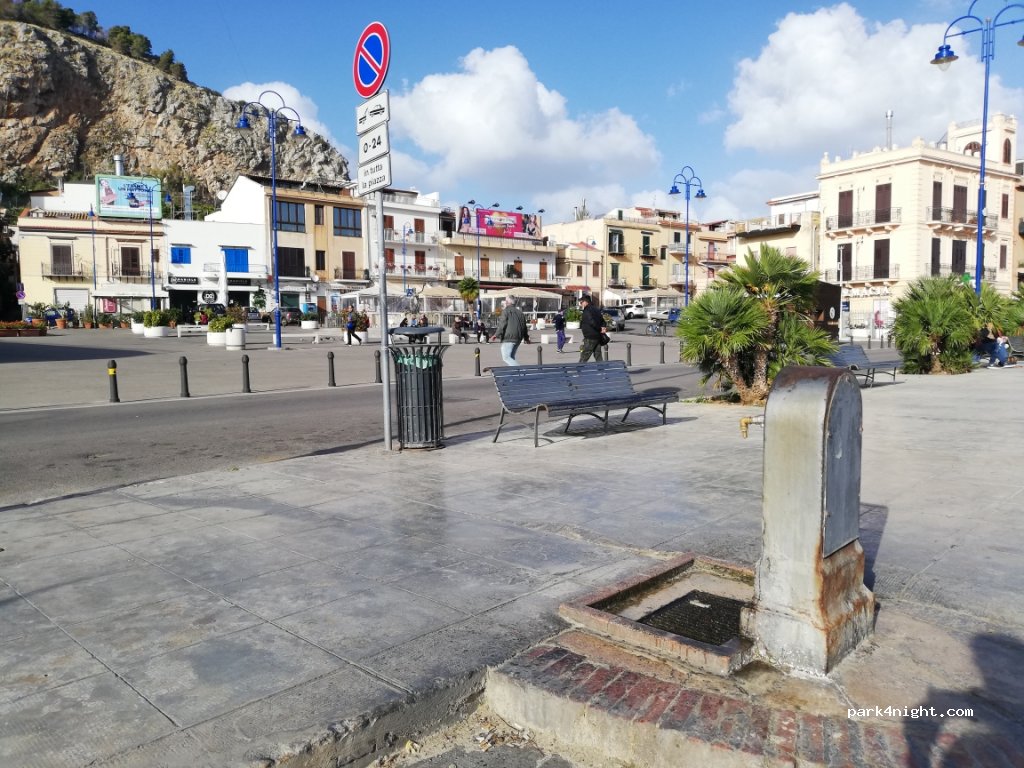 (90151) Palermo - Via Torre di Mondello — foto