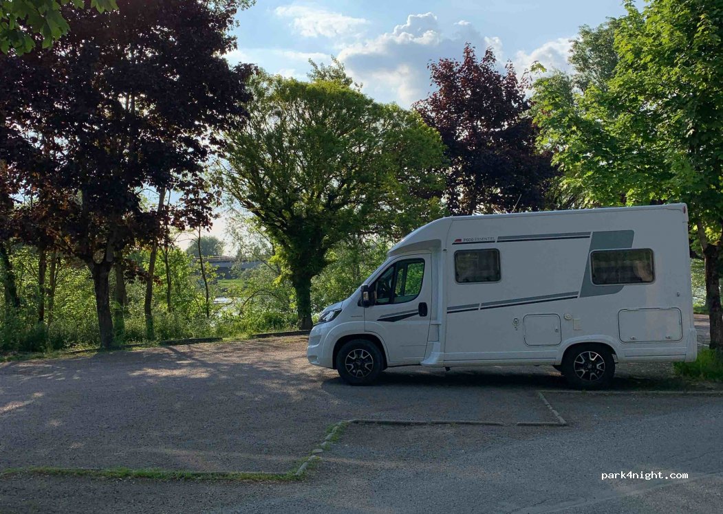 (58400) La Charité-sur-Loire - 9 Quai Romain Mollot — foto 2