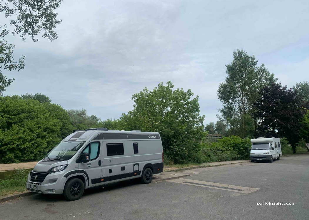 (58400) La Charité-sur-Loire - 9 Quai Romain Mollot — foto 3