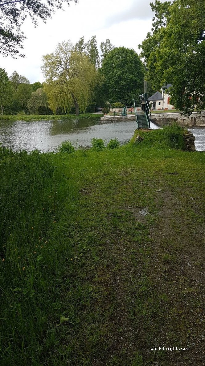 (56120) Josselin - 2 Place de la Congrégation — foto 3