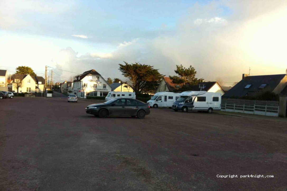 (50230) Agon-Coutainville - 5 Place Édouard Leroux — foto