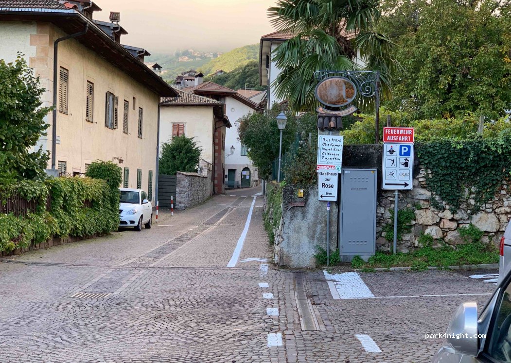 (39040) Cortaccia - 14 Piazza Hauptmann Schweiggl — foto