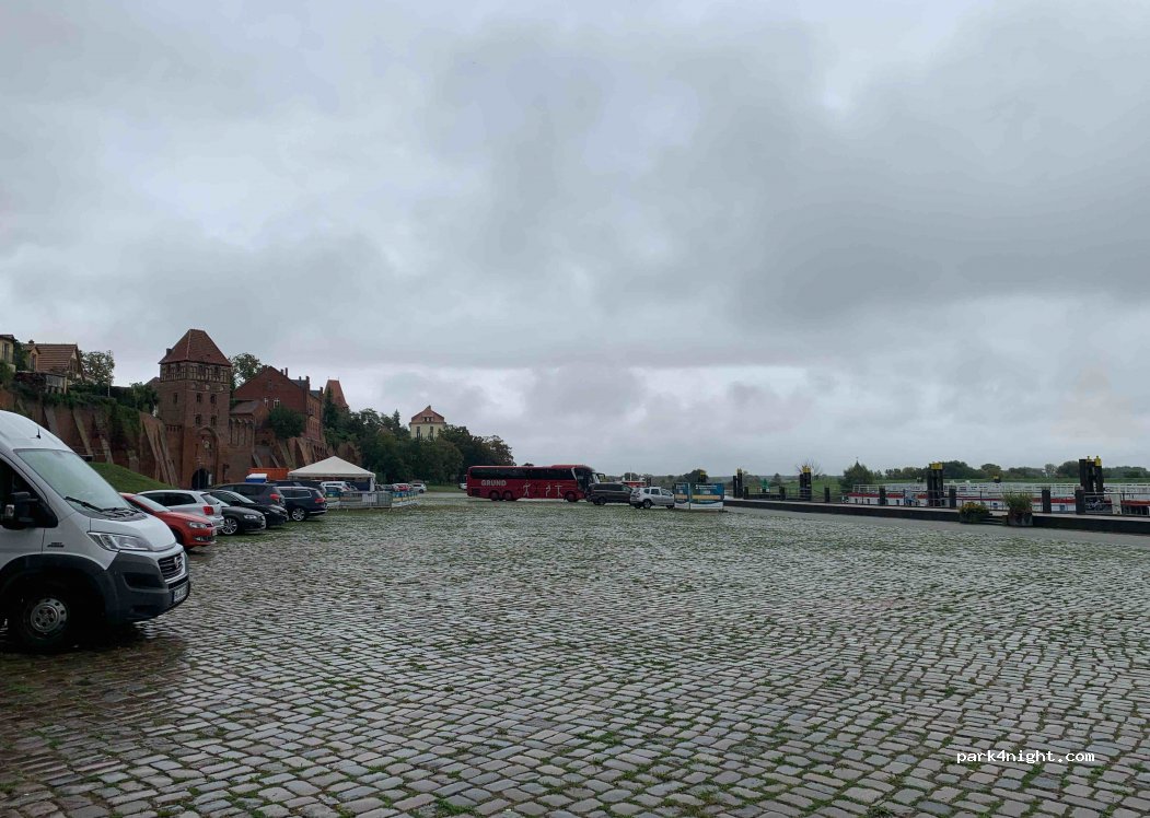 Parkplatz am Hafen — foto 2