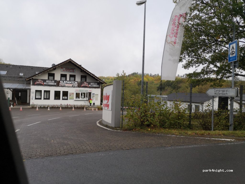 Camping at the Nürburgring — foto