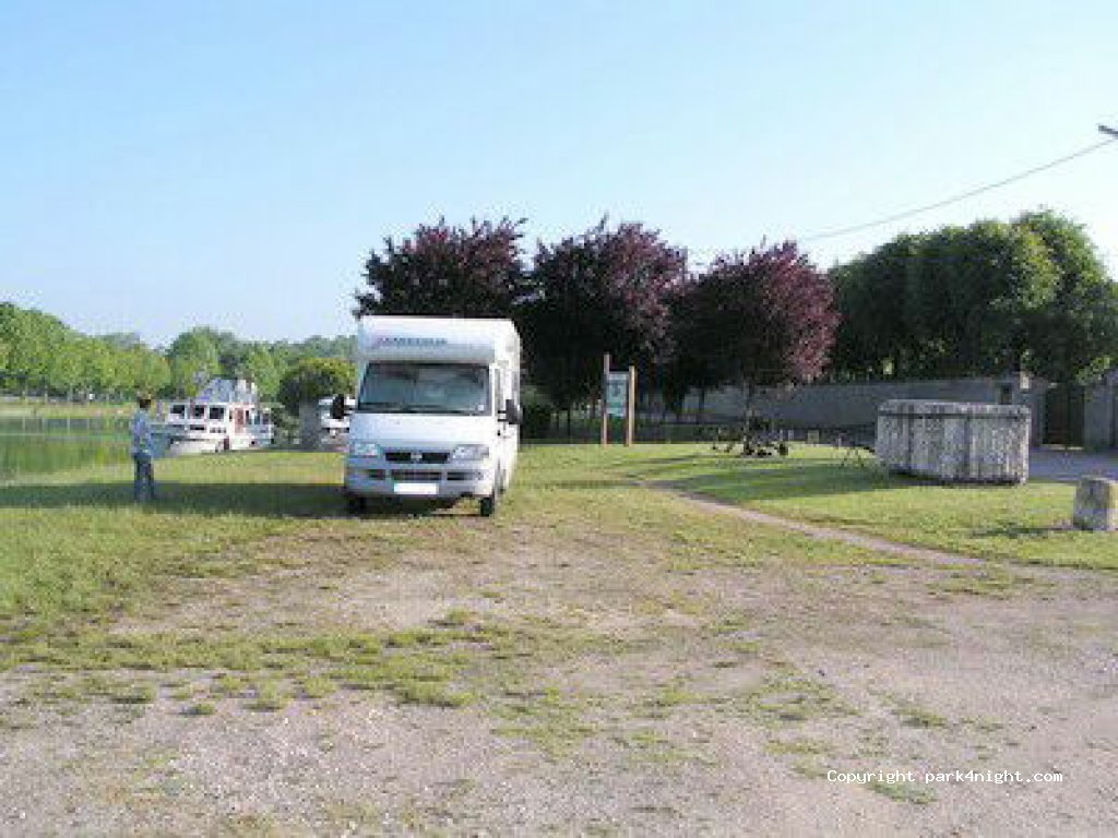 (89390) Ravières - 2 Rue du Port — foto