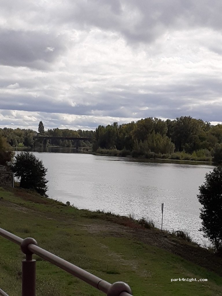(03000) Moulins - 14 Quai d'Allier — foto 2