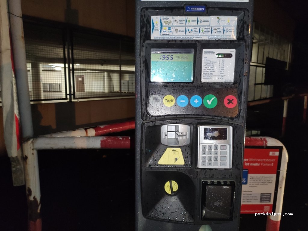 DB BahnPark Parkplatz Hauptbahnhof Südseite P2 — foto