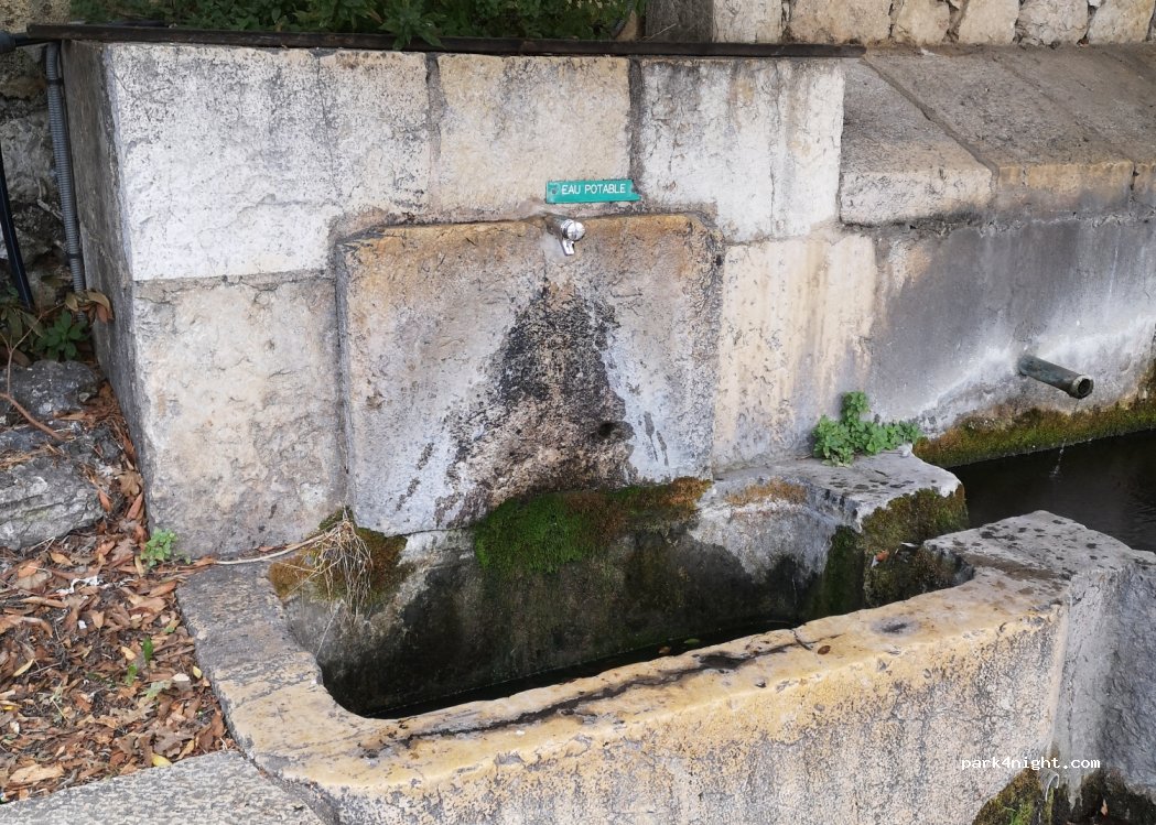 (06460) Saint-Vallier-de-Thiey - 3 Place Saint-Roch — foto 2