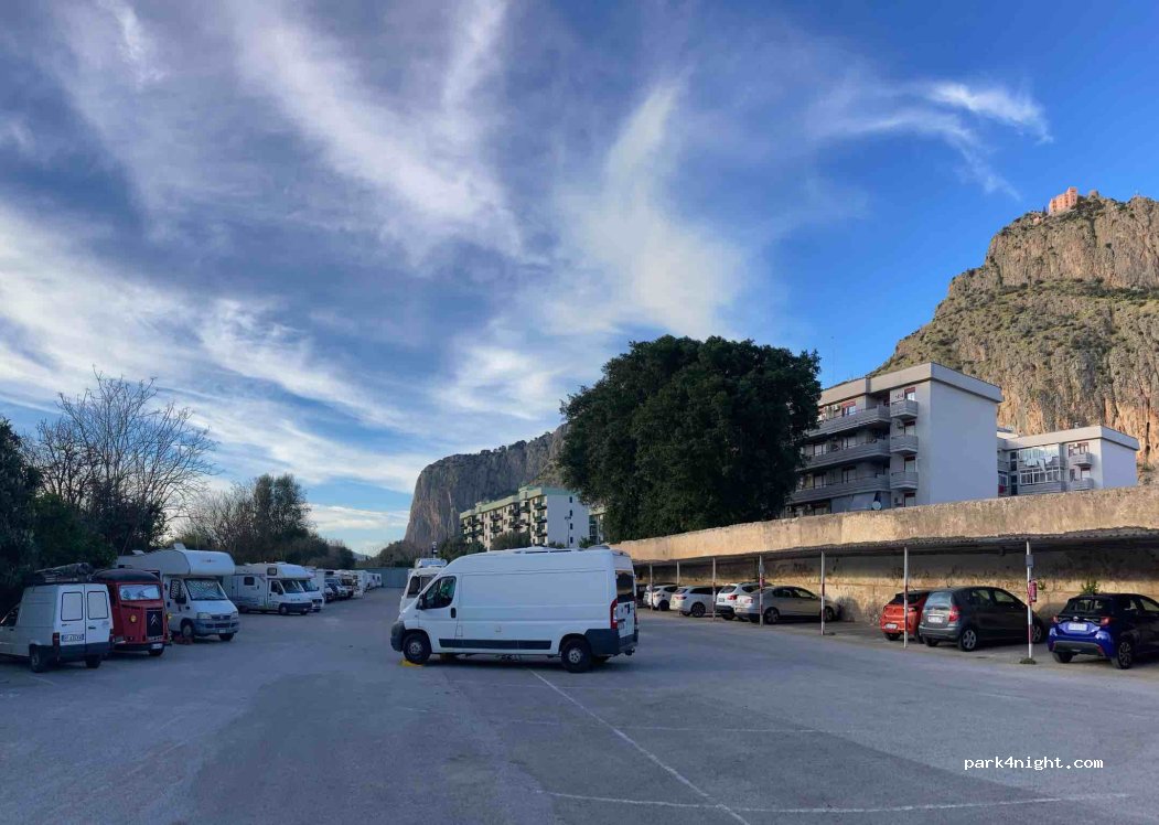(90143) Palermo - 116 Via Imperatore Federico — foto 2