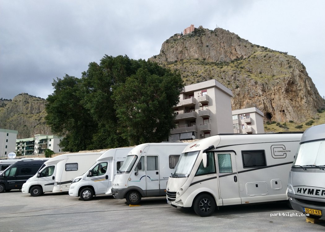 (90143) Palermo - 116 Via Imperatore Federico — foto 3
