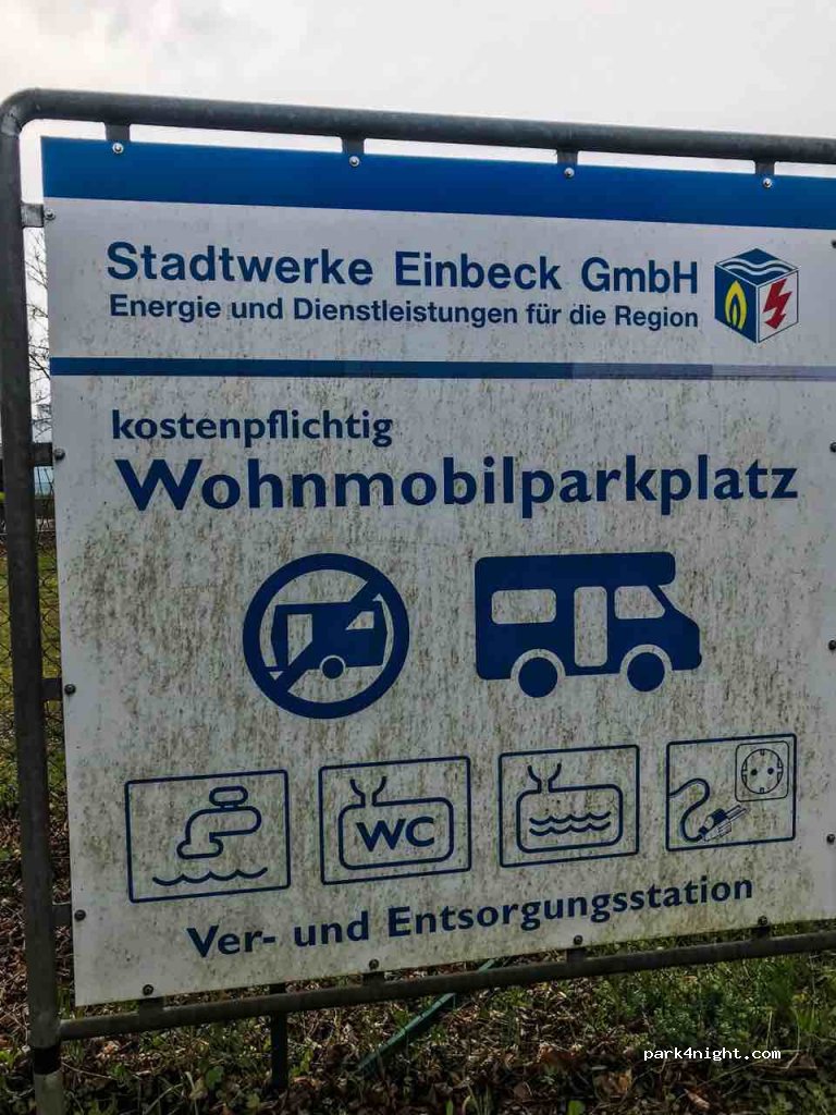 Wohnmobilstellplatz am Hallen- und Freibad — foto