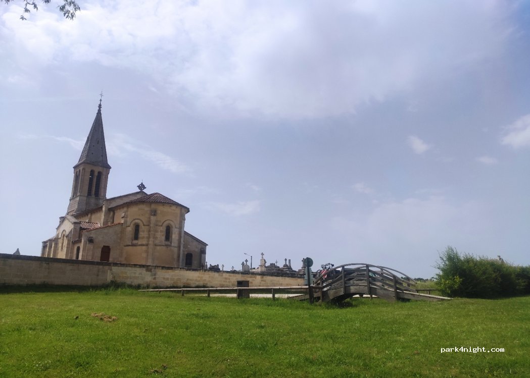 (33920) Saint-Vivien-de-Blaye - Le Bourg — foto